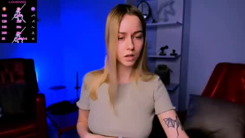 Snapshot of catherine_kitty chatting on 02.11.25 Catherine online show from 02.11.25