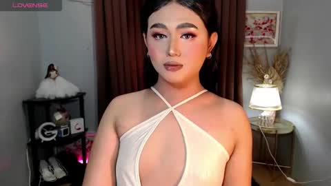 Snapshot of catherine_louise chatting on 11.23.25 cath online show from 11.23.25