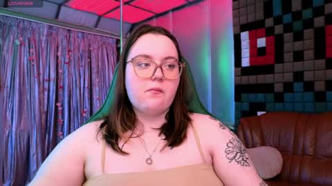 Snapshot of catherineclaire chatting on 05.19.26 catherineclaire online show from 05.19.26