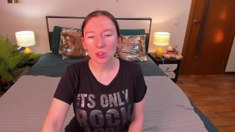 Snapshot of catherinewalls chatting on 06.06.26 Catrin online show from 06.06.26