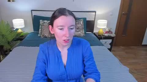 Snapshot of catherinewalls chatting on 06.17.26 Catrin online show from 06.17.26