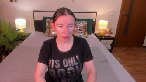 Snapshot of catherinewalls chatting on 07.05.26 Catrin online show from 07.05.26
