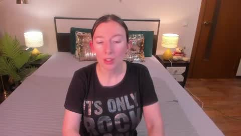 Snapshot of catherinewalls chatting on 07.05.26 Catrin online show from 07.05.26