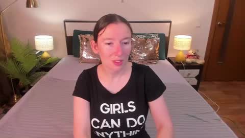 Snapshot of catherinewalls chatting on 07.15.26 Catrin online show from 07.15.26