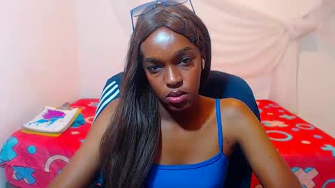 Snapshot of cathi_nahomi chatting on 10.21.25 cathi_nahomi online show from 10.21.25