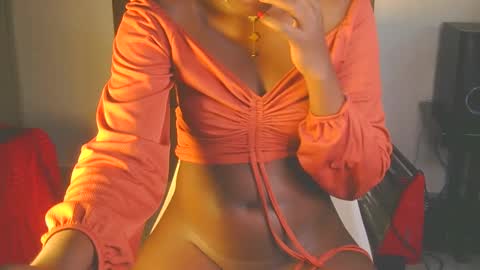 Snapshot of cathynoir chatting on 10.06.25 catrine online show from 10.06.25