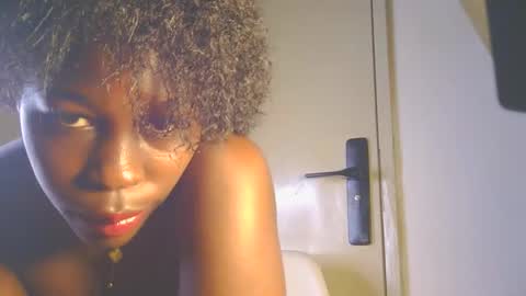 Snapshot of cathynoir chatting on 10.11.25 catrine online show from 10.11.25