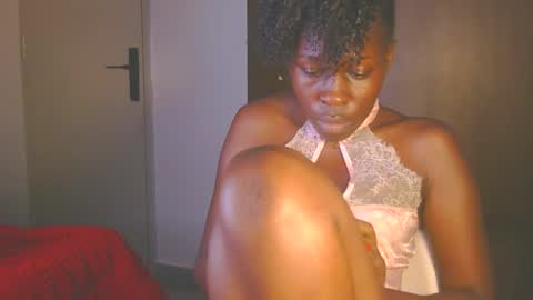 Snapshot of cathynoir chatting on 10.16.25 catrine online show from 10.16.25