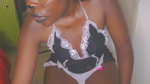 Snapshot of cathynoir chatting on 10.18.25 catrine online show from 10.18.25