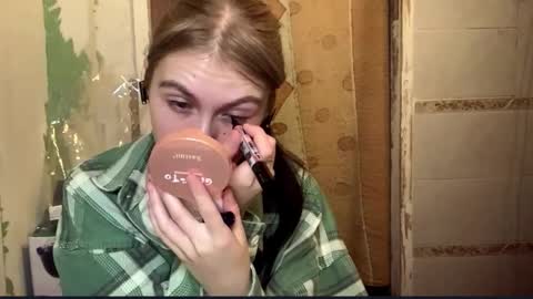 Snapshot of catinagaznes chatting on 10.24.25 Lola online show from 10.24.25
