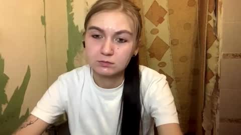 Snapshot of catinagaznes chatting on 10.26.25 Lola online show from 10.26.25