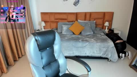 Snapshot of catti_brie_ chatting on 10.28.25 catti_brie_ online show from 10.28.25