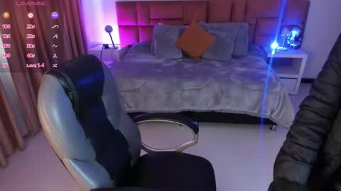 Snapshot of catti_brie_ chatting on 11.25.25 catti_brie_ online show from 11.25.25