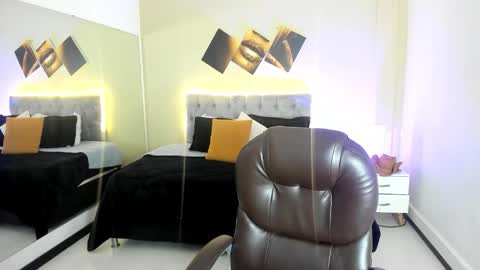 Snapshot of catti_brie_ chatting on 11.26.25 catti_brie_ online show from 11.26.25