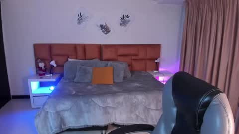 Snapshot of catti_brie_ chatting on 11.28.25 catti_brie_ online show from 11.28.25