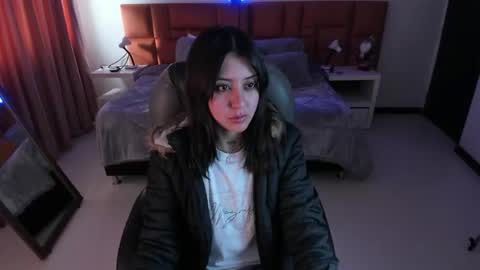 Snapshot of catti_brie_ chatting on 11.29.25 catti_brie_ online show from 11.29.25