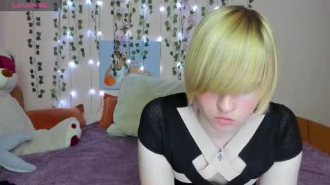 Snapshot of cattie_w_ chatting on 10.22.25 cattie_w_ online show from 10.22.25