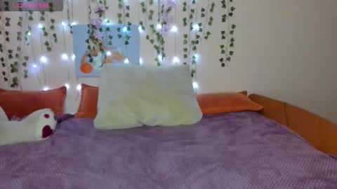 Snapshot of cattie_w_ chatting on 10.23.25 cattie_w_ online show from 10.23.25