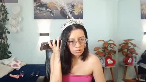 Snapshot of caty_angel chatting on 10.22.25 Caty online show from 10.22.25