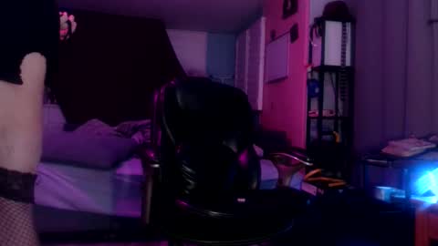 Snapshot of cdandsexywife chatting on 10.28.25 CDandSexyWife online show from 10.28.25