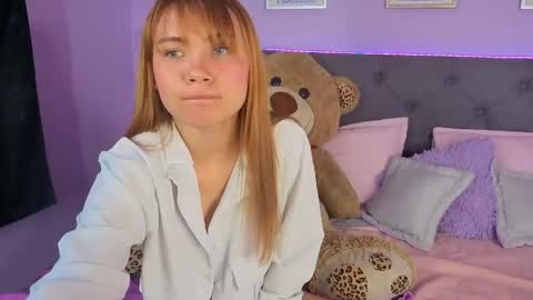 Snapshot of celeste_london chatting on 06.04.26 C E L E S T E online show from 06.04.26