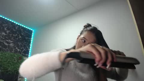 Snapshot of celeste_polis chatting on 10.16.25 celeste_polis online show from 10.16.25