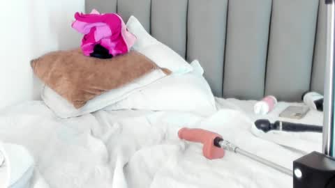 celeste_smmith_ online show from 02.25.25