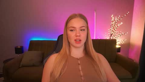 Snapshot of celestenoirr chatting on 10.13.25 celestenoirr online show from 10.13.25