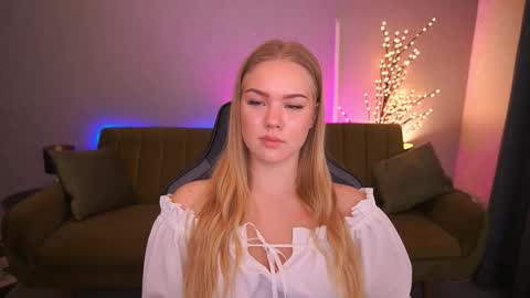 Snapshot of celestenoirr chatting on 10.14.25 celestenoirr online show from 10.14.25