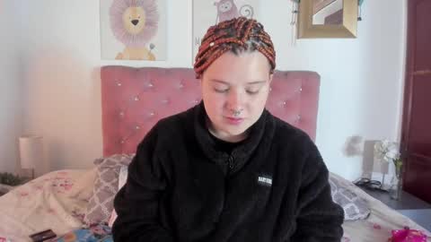 Snapshot of celesteredds chatting on 09.18.25 Celeste online show from 09.18.25