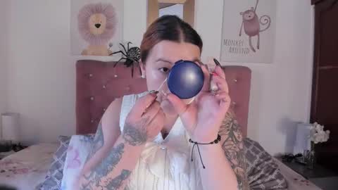 Snapshot of celesteredds chatting on 10.31.25 Celeste online show from 10.31.25