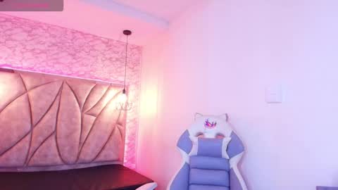 Snapshot of celestesky__ chatting on 10.03.25 online show from 10.03.25