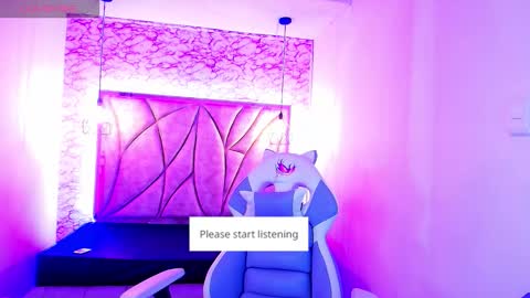 Snapshot of celestesky__ chatting on 10.04.25 online show from 10.04.25