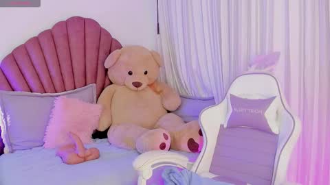        700   110 p  online show from 11.15.25