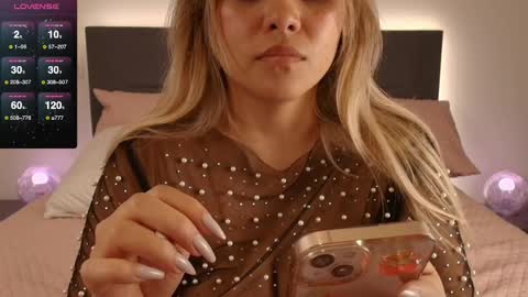 Snapshot of celiahenn chatting on 09.16.25 Celia online show from 09.16.25