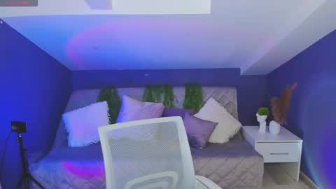 elin online show from 10.17.25