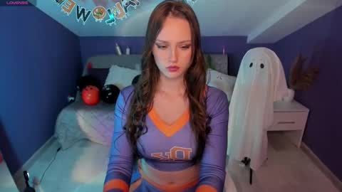 elin online show from 10.31.25