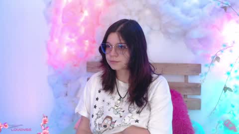 Hello guys my name is Sofi and Lizzie and  Vanessa online show from 02.05.25