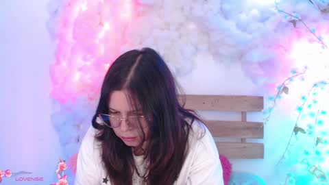 Hello guys my name is Sofi and Lizzie and  Vanessa online show from 02.06.25