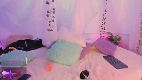 Hello guys my name is Sofi and Lizzie and  Vanessa online show from 12.19.25