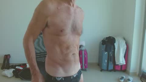 Snapshot of ch400 chatting on 12.19.24 ch400 online show from 12.19.24