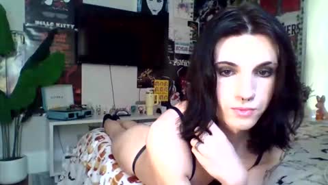 chanel2002 online show from 10.23.25