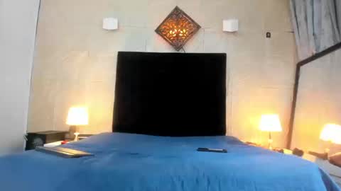 chanellejohnson_ online show from 10.18.25