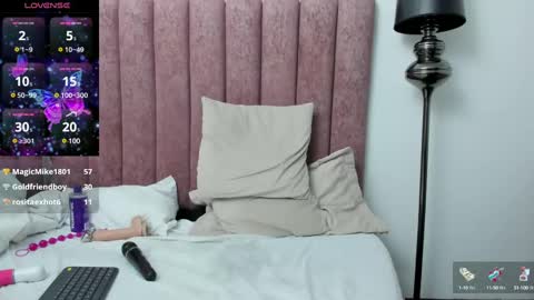 Snapshot of channelfox__ chatting on 03.10.25 Channelfox online show from 03.10.25