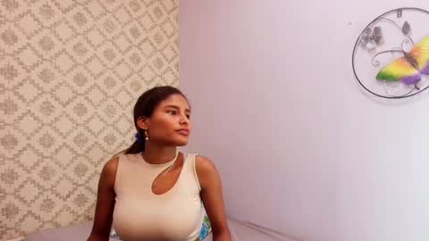 Snapshot of chantal_taylor_ chatting on 09.12.25 Raquel online show from 09.12.25