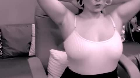 Snapshot of chantallovely chatting on 09.21.25 The Queen online show from 09.21.25