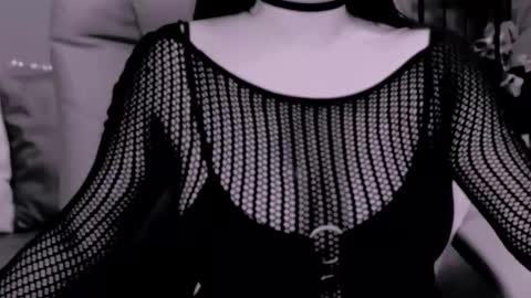 Snapshot of chantallovely chatting on 10.29.25 The Queen online show from 10.29.25