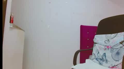 Snapshot of chantalsemenova2023 chatting on 02.25.26 chantal sweety and horny latina for u online show from 02.25.26