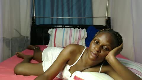 Snapshot of chantelsamz2 chatting on 12.11.24 Chantel online show from 12.11.24