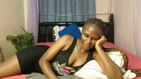 Snapshot of chantelsamz2 chatting on 12.15.24 Chantel online show from 12.15.24